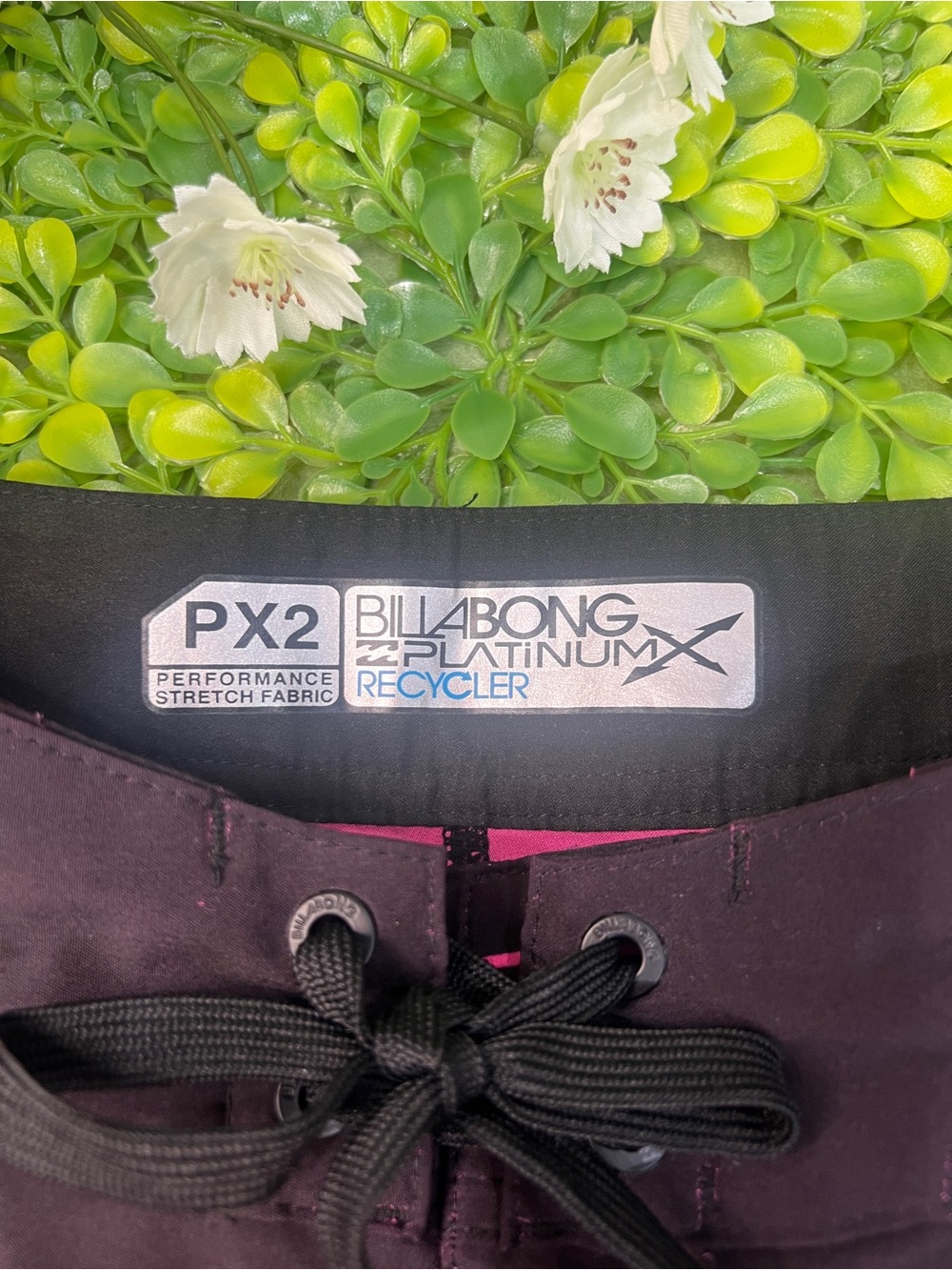 Billabong Men’s Black & Hot Pink Colorblock Boardshorts - Picture 7 of 8